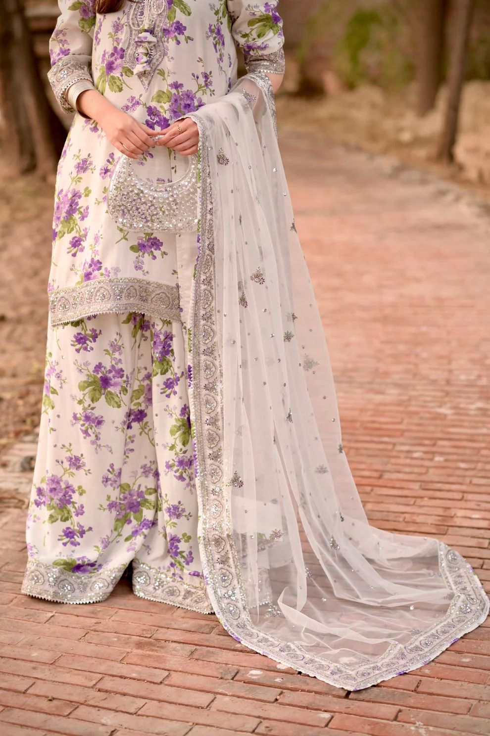 Aneela's Tpink Luxury Printed Lawn Collection Replica - Image 3