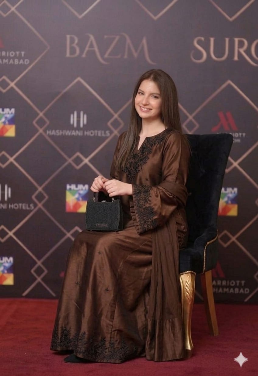 Alternative view of Kaida Mehendi Korean Silk Collection Replica