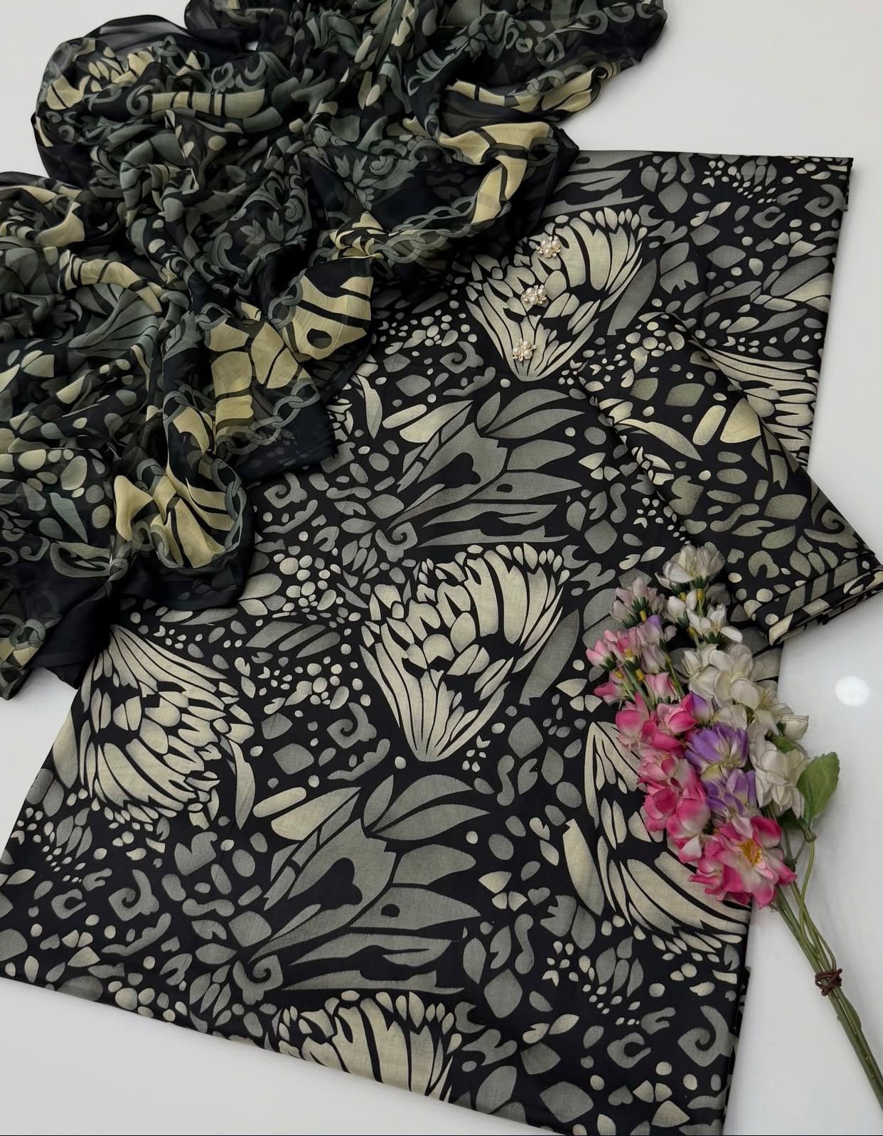 Alternative view of Maria B Green Printed Lawn Collection Replica