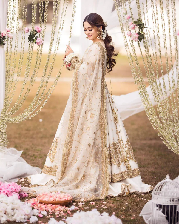 Alternative view of Maha Wajahat White Exclusive Formal Collection Net Replica