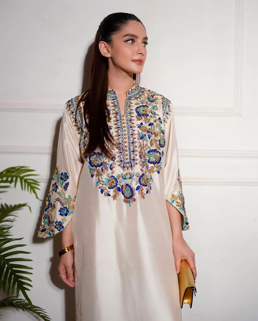 Alternative view of Alizeh Saad White Silk Formal Collection Replica