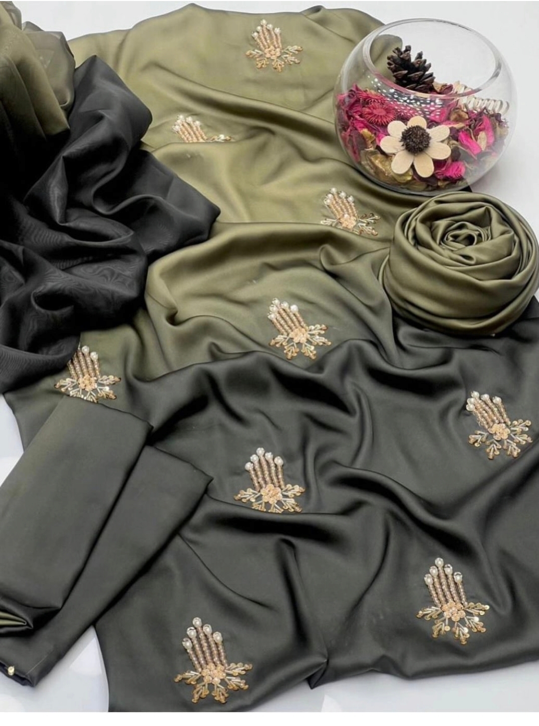 Alternative view of Shrenz mehendi Silk Collection Replica