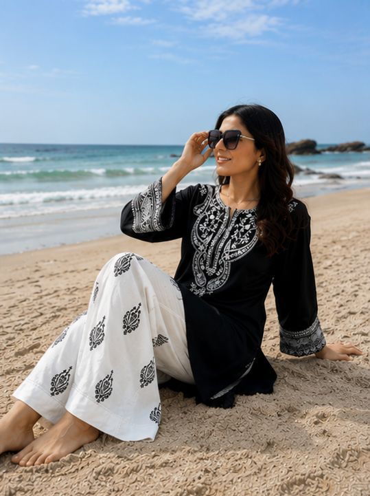 Alternative view of Shrenz Black Luxury Lawn Collection Replica